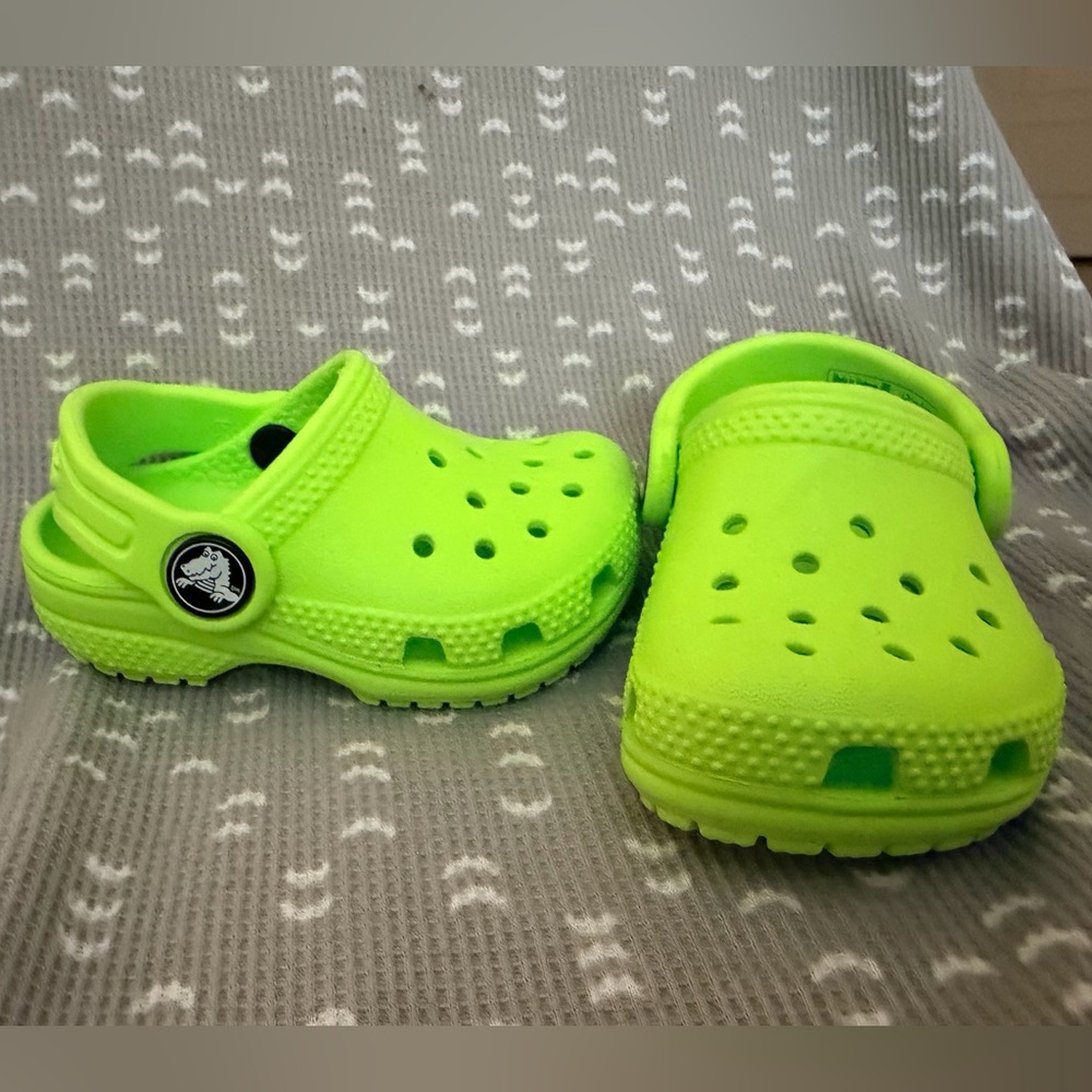 Crocs Classic Clog Toddler Neon Volt Green Size 4C